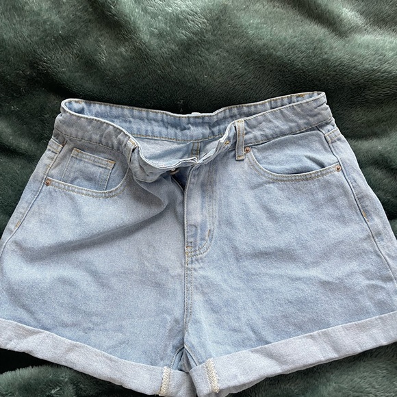 Perfrct Vintage Jean shorts! - Picture 2 of 3